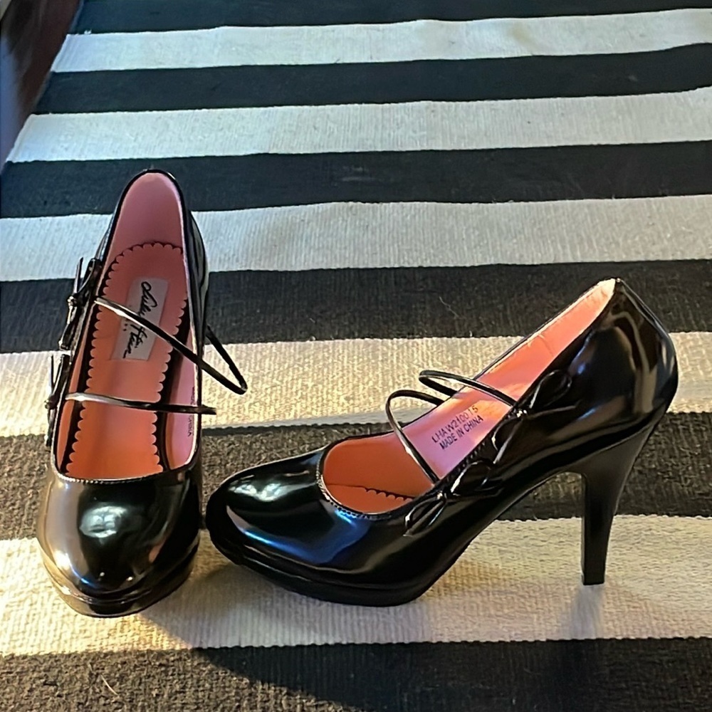 LuLu Hun London Patent Bow Strap Pumps NEW! Size UK 4 US 7​​​